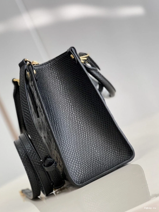 VUITTON PM ONTHEGO LOUIS 0814